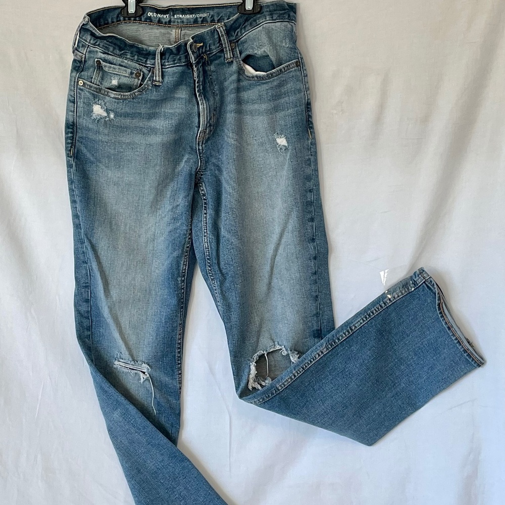 Old Navy >> Straight-Leg Distressed Jeans